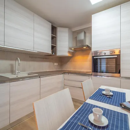 Apartment Smeralda *